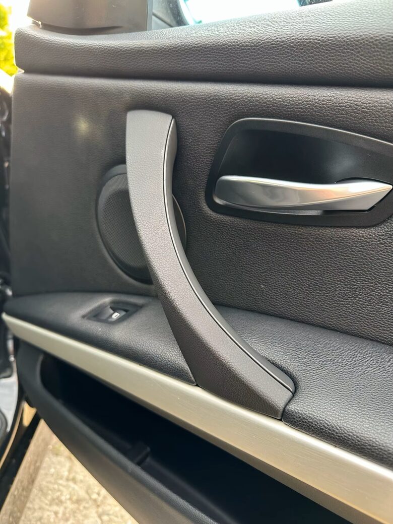 BMW e90 salona rokturi