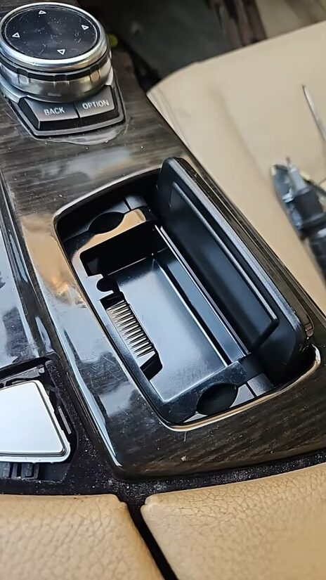 BMW F10/F11 Pelntrauks ar vāku