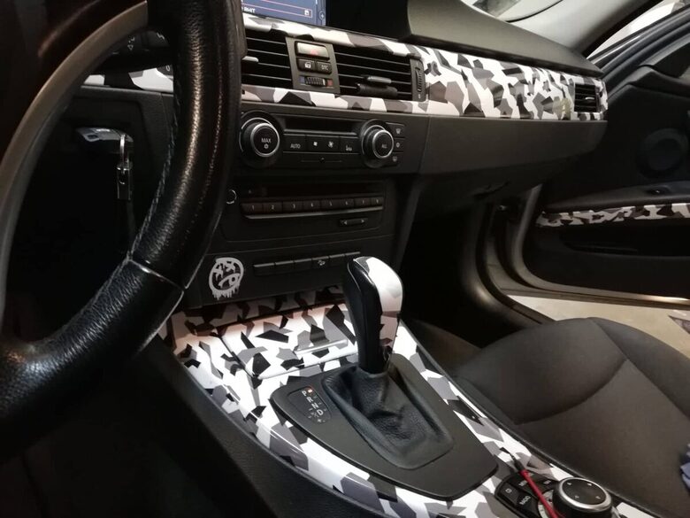 Оклейка интерьера авто